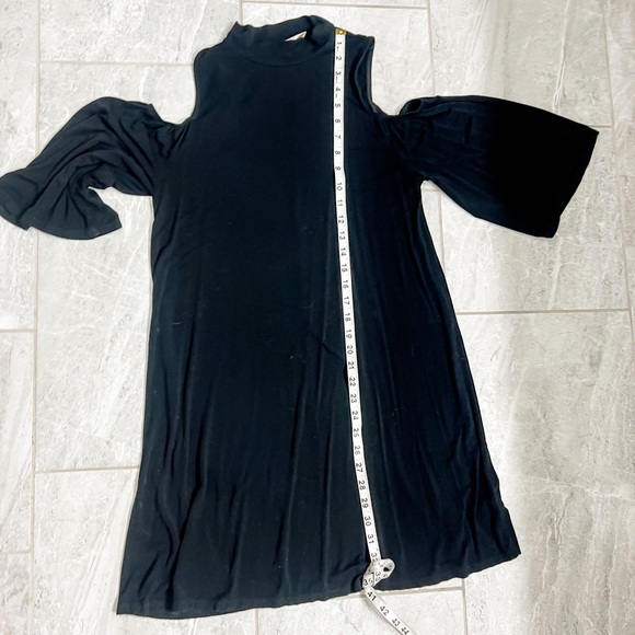Everly Black Mock Neck Cold Shoulder Flared Sleeve Stretch Knit Dress Size Small - Picture 6 of 8